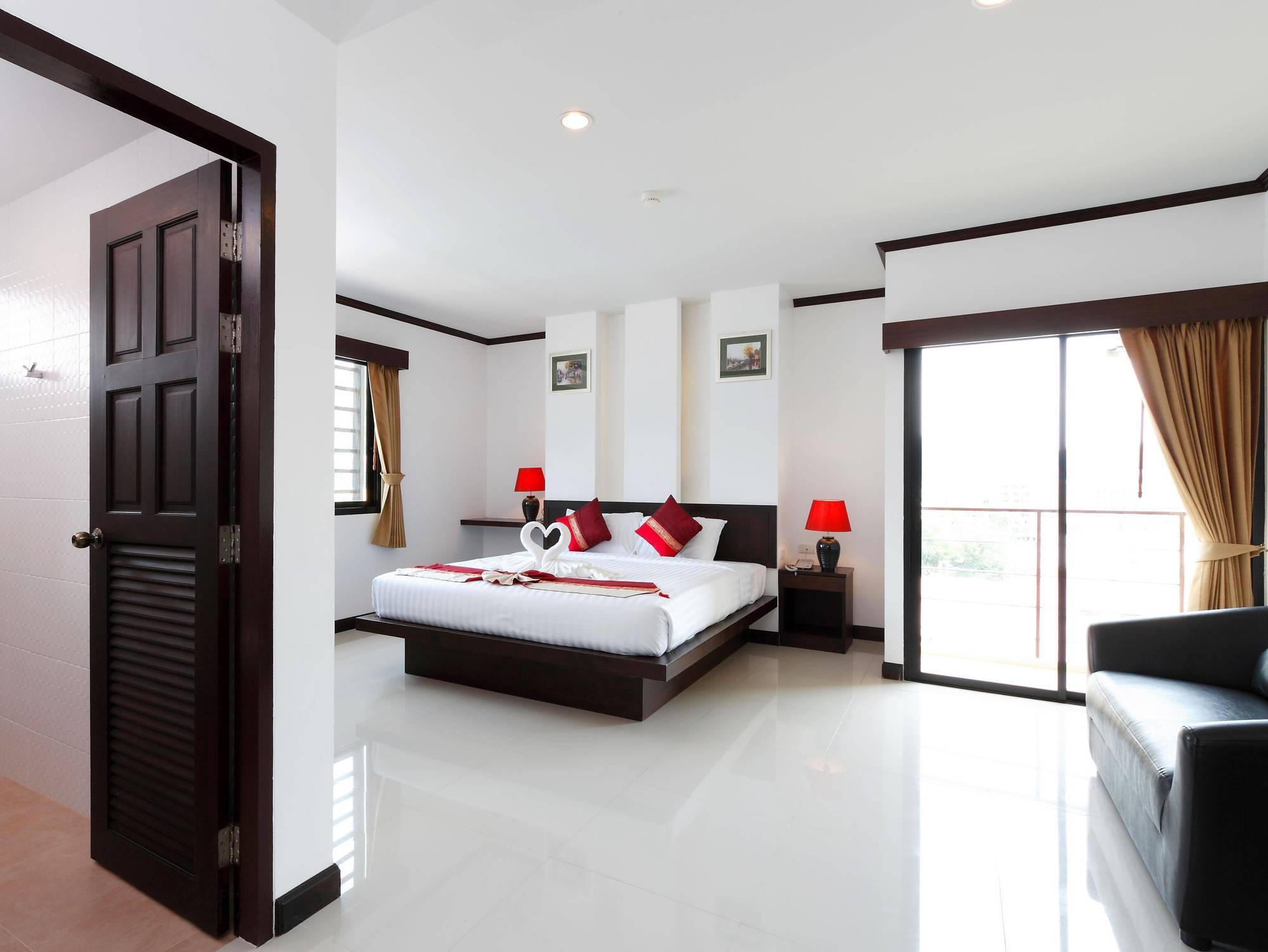 Sri Boutique Hotel Patong Exteriör bild