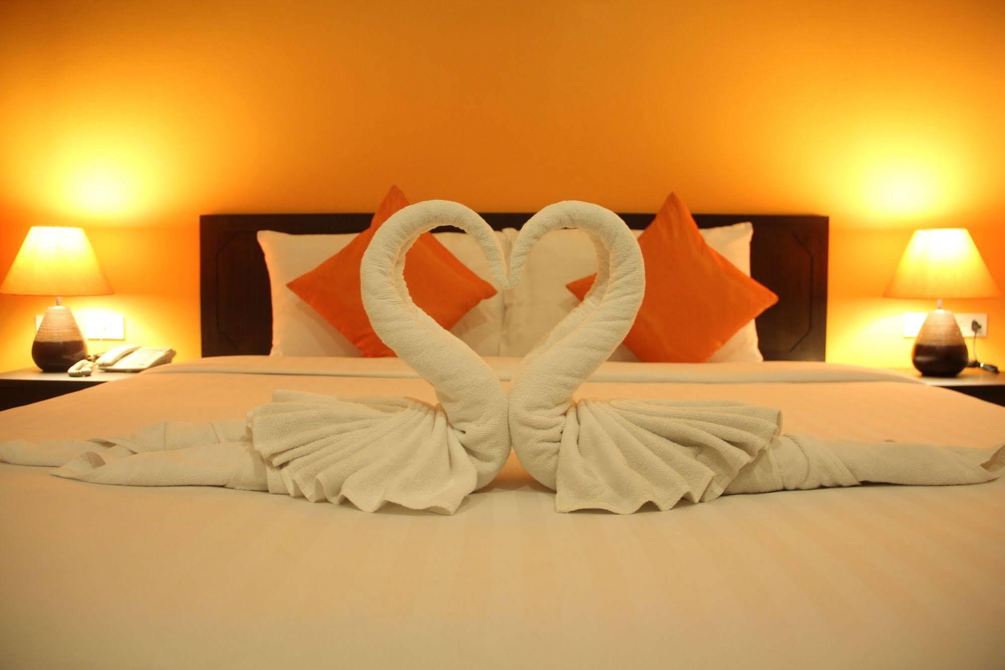 Sri Boutique Hotel Patong Exteriör bild