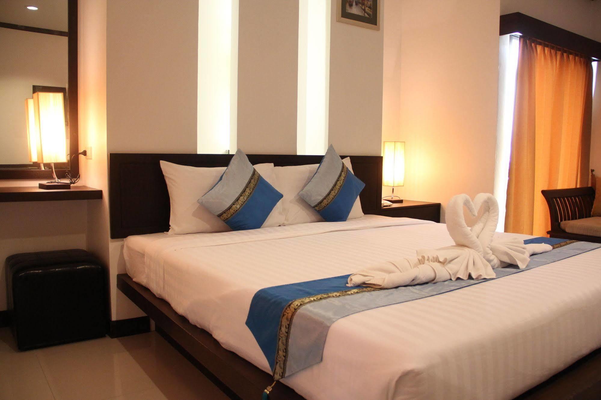 Sri Boutique Hotel Patong Exteriör bild