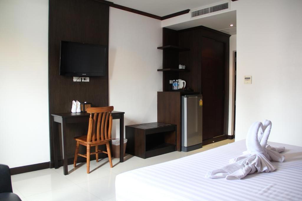 Sri Boutique Hotel Patong Exteriör bild