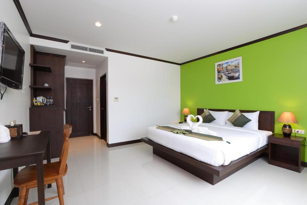 Sri Boutique Hotel Patong Exteriör bild