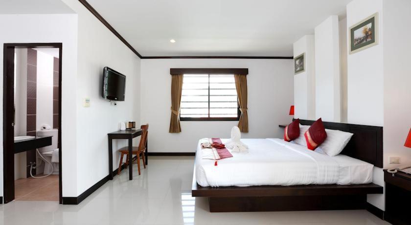 Sri Boutique Hotel Patong Exteriör bild