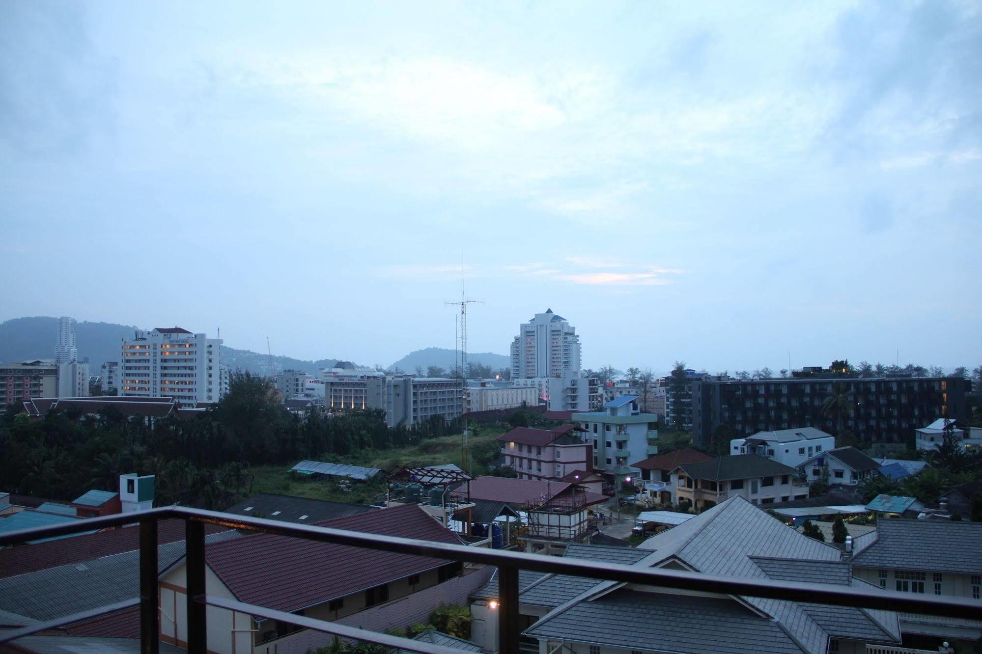 Sri Boutique Hotel Patong Exteriör bild